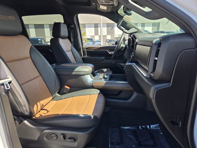 Used 2025 Chevrolet Silverado 3500 High Country w/ Technology Package image 17