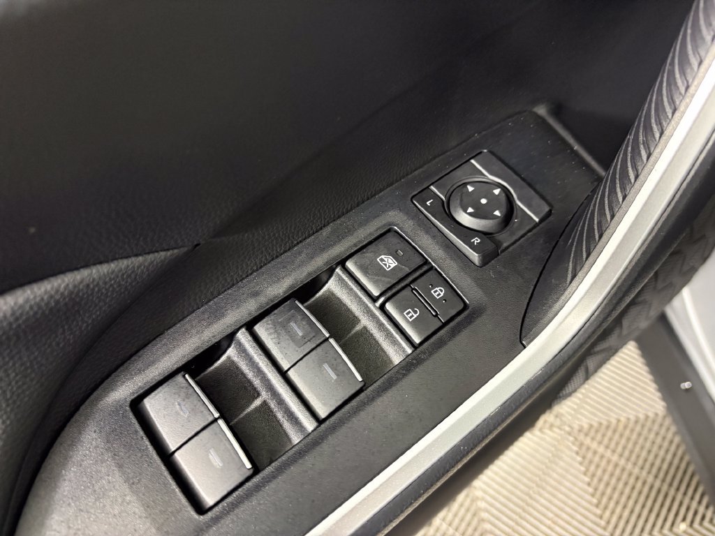 Used 2025 Toyota RAV4 XLE AWD/4WD image 12