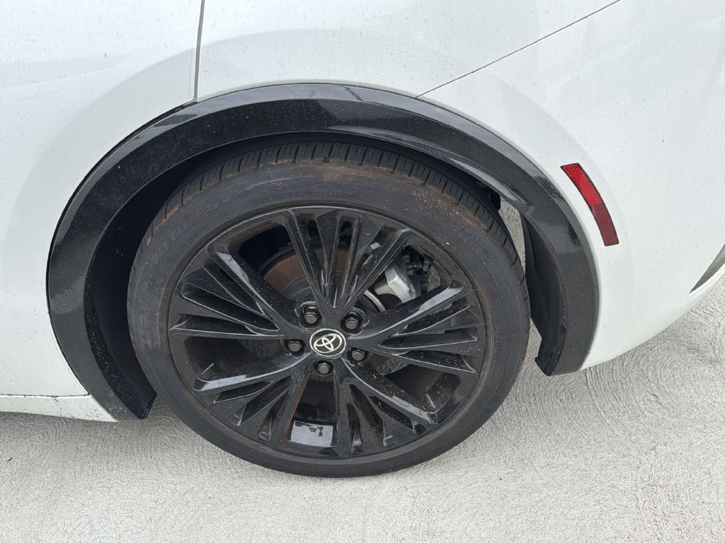 Used 2025 Toyota Prius FWD image 21