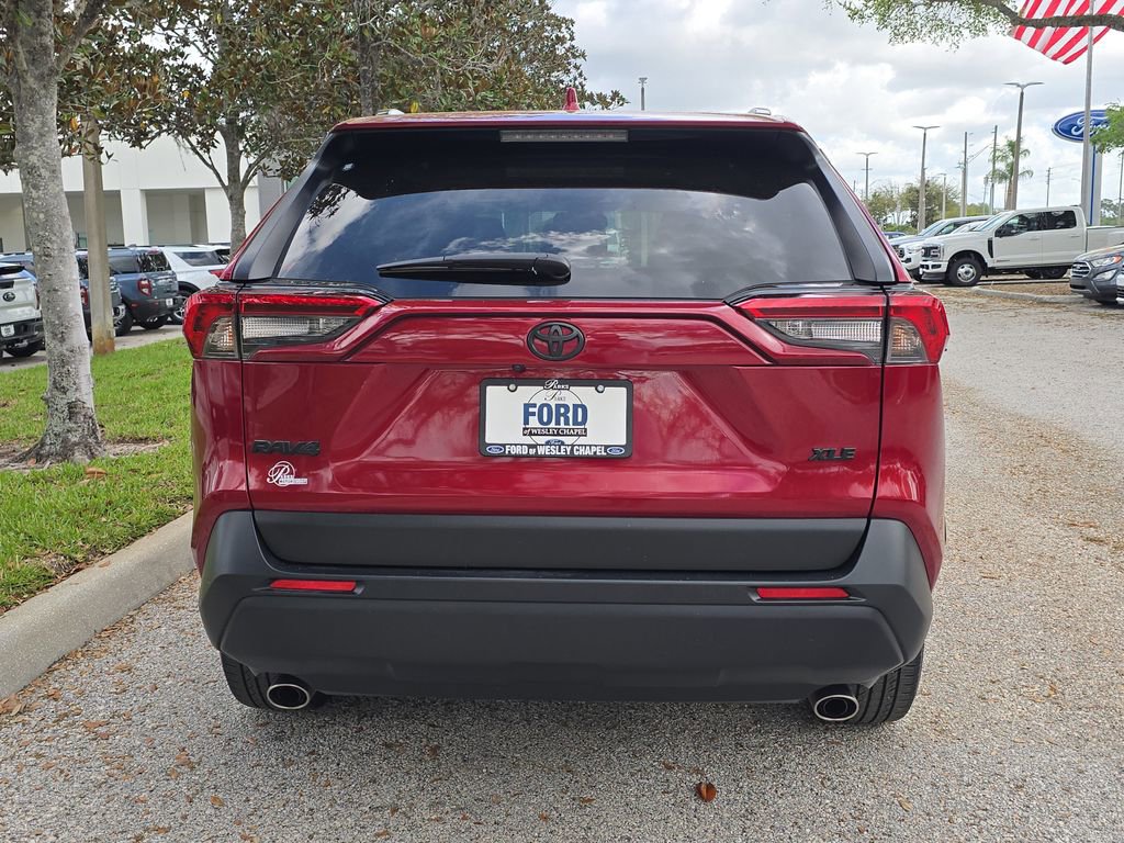 Used 2023 Toyota RAV4 XLE Premium image 5