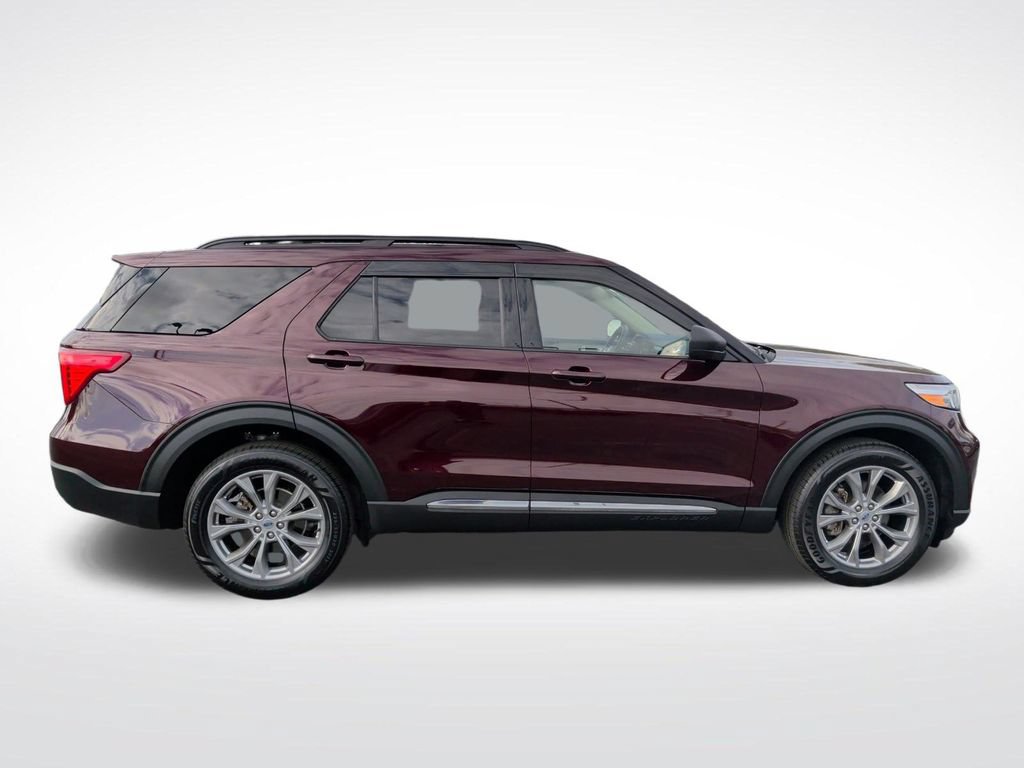 Certified 2022 Ford Explorer XLT w/ Equipment Group 202A AWD/4WD image 9