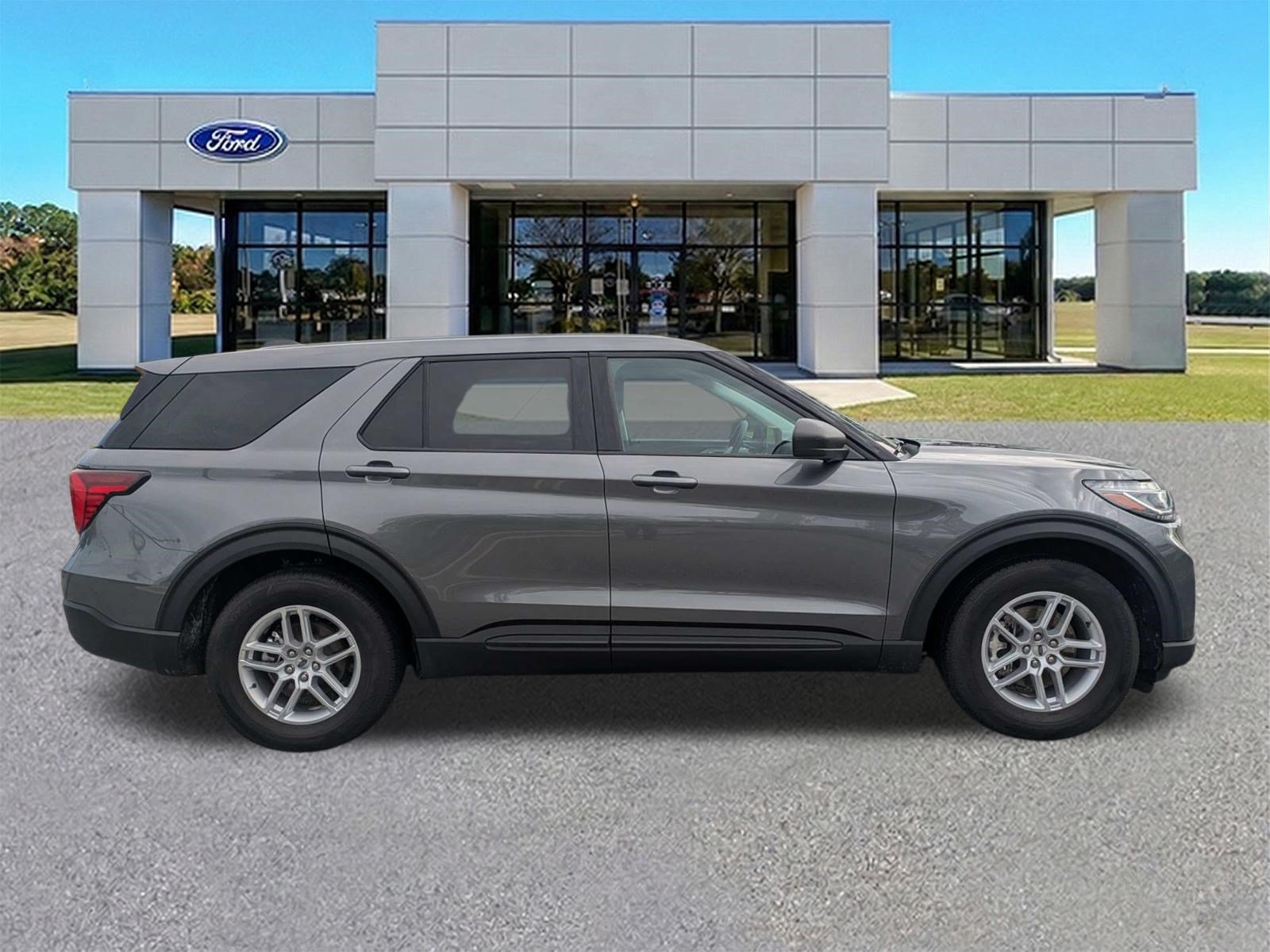 Certified 2026 Ford Explorer Active RWD image 3