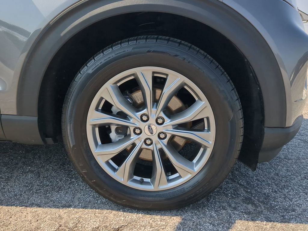 Certified 2022 Ford Explorer Limited w/ Equipment Group 301A RWD image 9