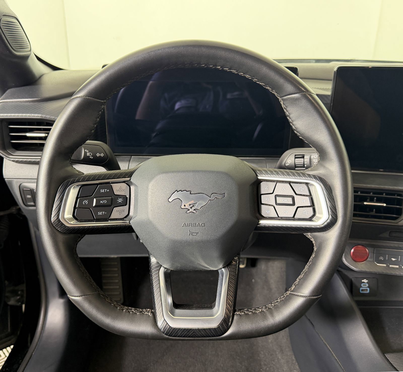 Certified 2024 Ford Mustang Coupe RWD image 9