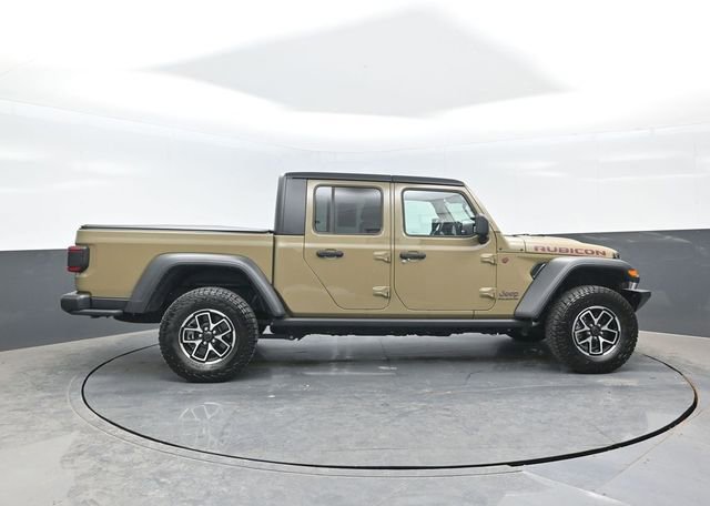 Used 2025 Jeep Gladiator Rubicon w/ Convenience Group AWD/4WD image 3