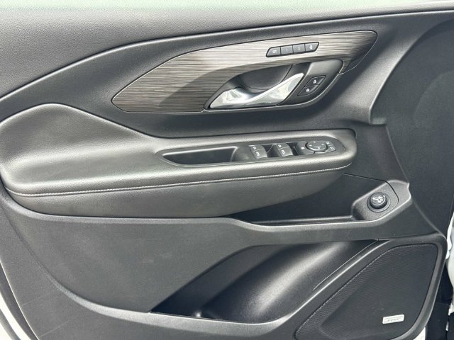 Used 2022 GMC Terrain SLT w/ Infotainment Package II FWD image 18