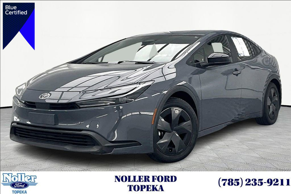 Used 2025 Toyota Prius LE FWD image 1