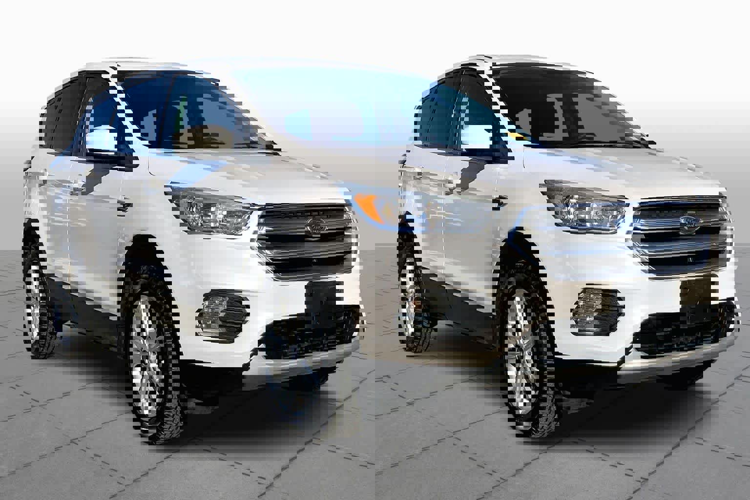 Certified 2017 Ford Escape SE image 2