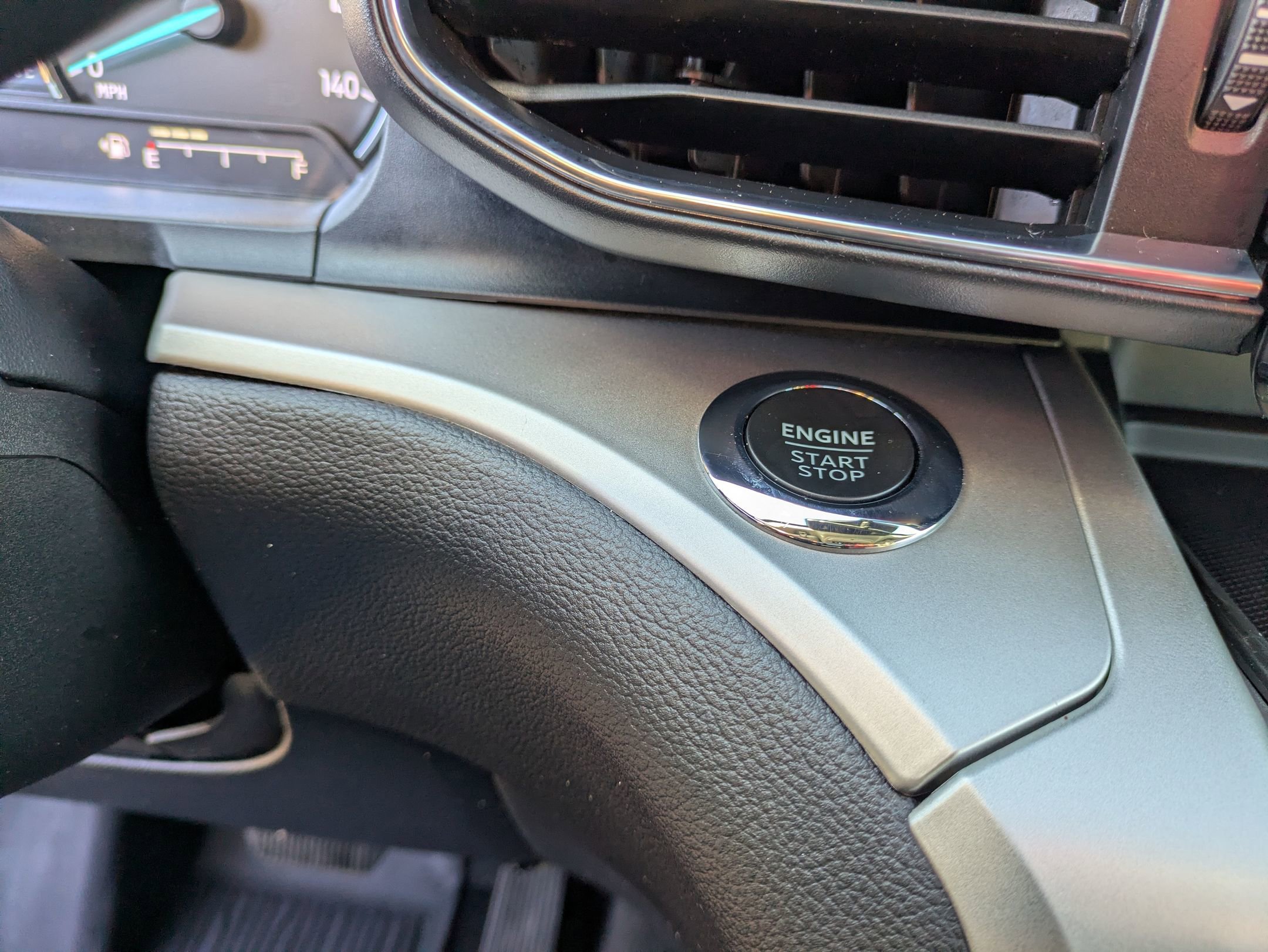 Certified 2022 Ford Explorer XLT w/ Equipment Group 202A image 26