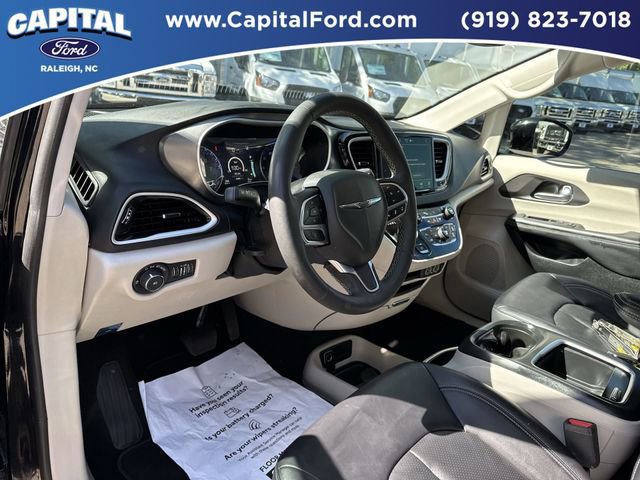 Used 2024 Chrysler Pacifica Touring-L image 20