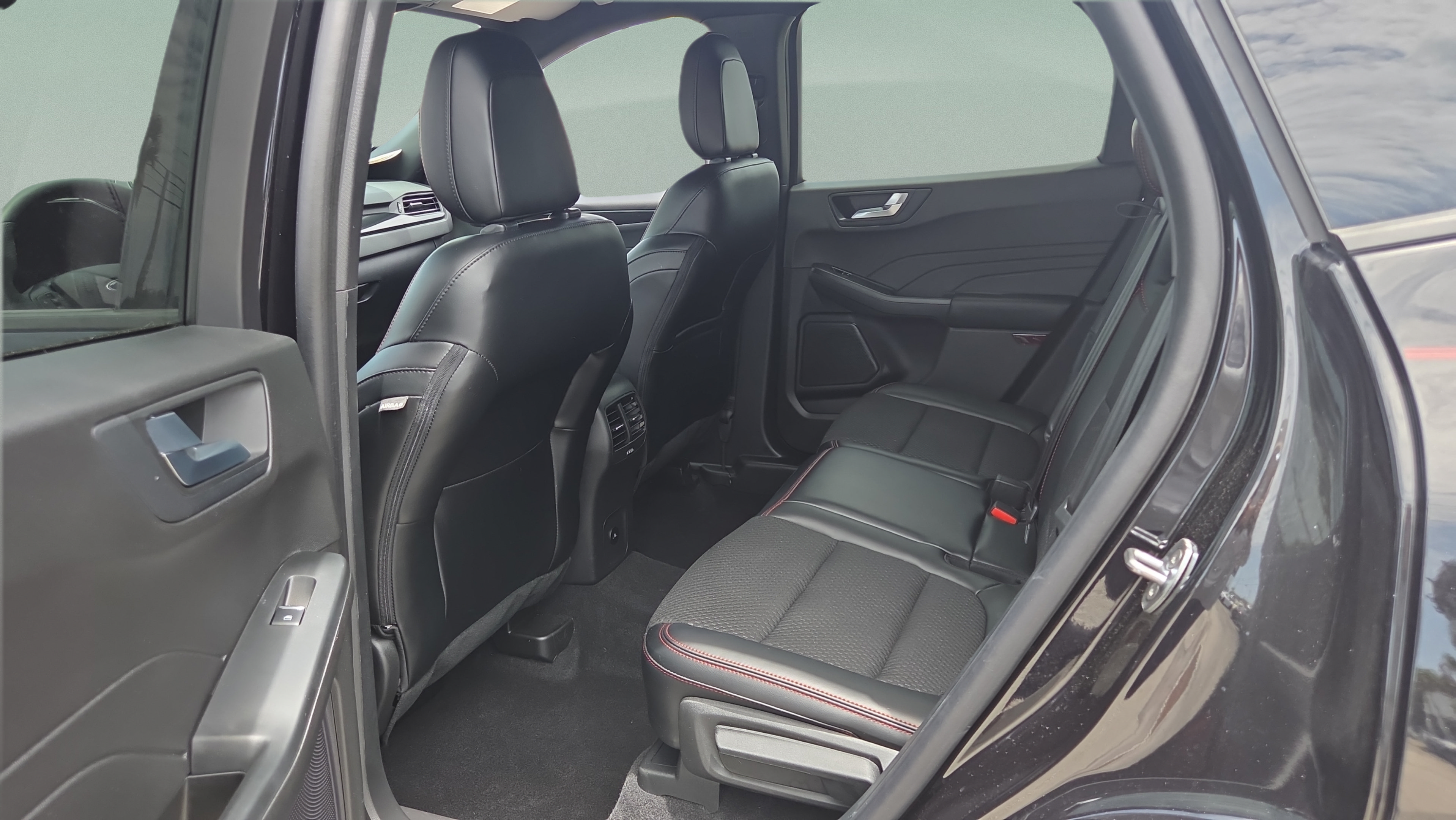 Certified 2023 Ford Escape ST-Line w/ Tech Pack #1 FWD image 11