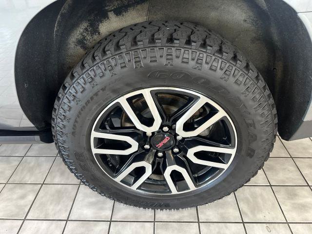 Used 2023 GMC Yukon XL AT4 w/ AT4 Premium Package AWD/4WD image 14