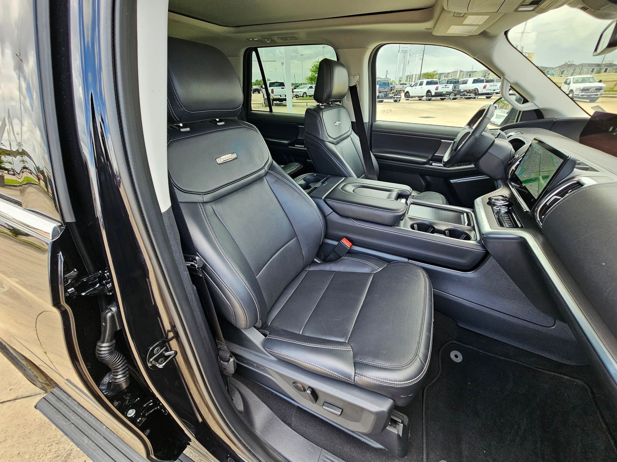 Certified 2025 Ford Expedition Platinum AWD/4WD image 31