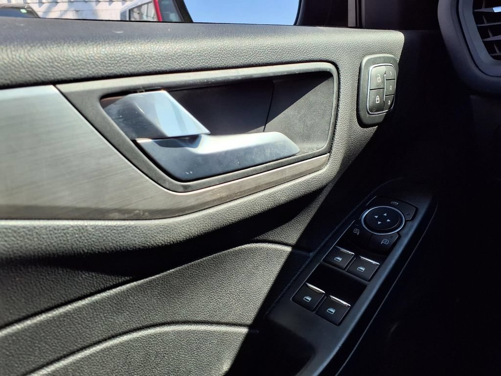 Certified 2022 Ford Escape Titanium AWD/4WD image 23