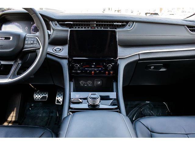Used 2023 Jeep Grand Cherokee Limited AWD/4WD image 15