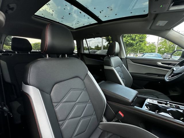 Used 2024 Volkswagen Atlas Peak Edition SE AWD/4WD image 35