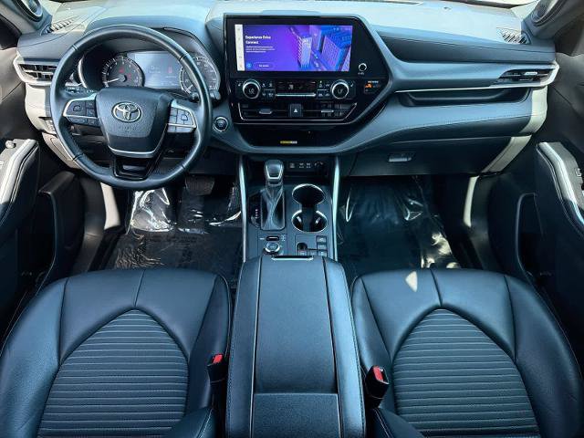 Used 2023 Toyota Highlander XSE AWD/4WD image 16