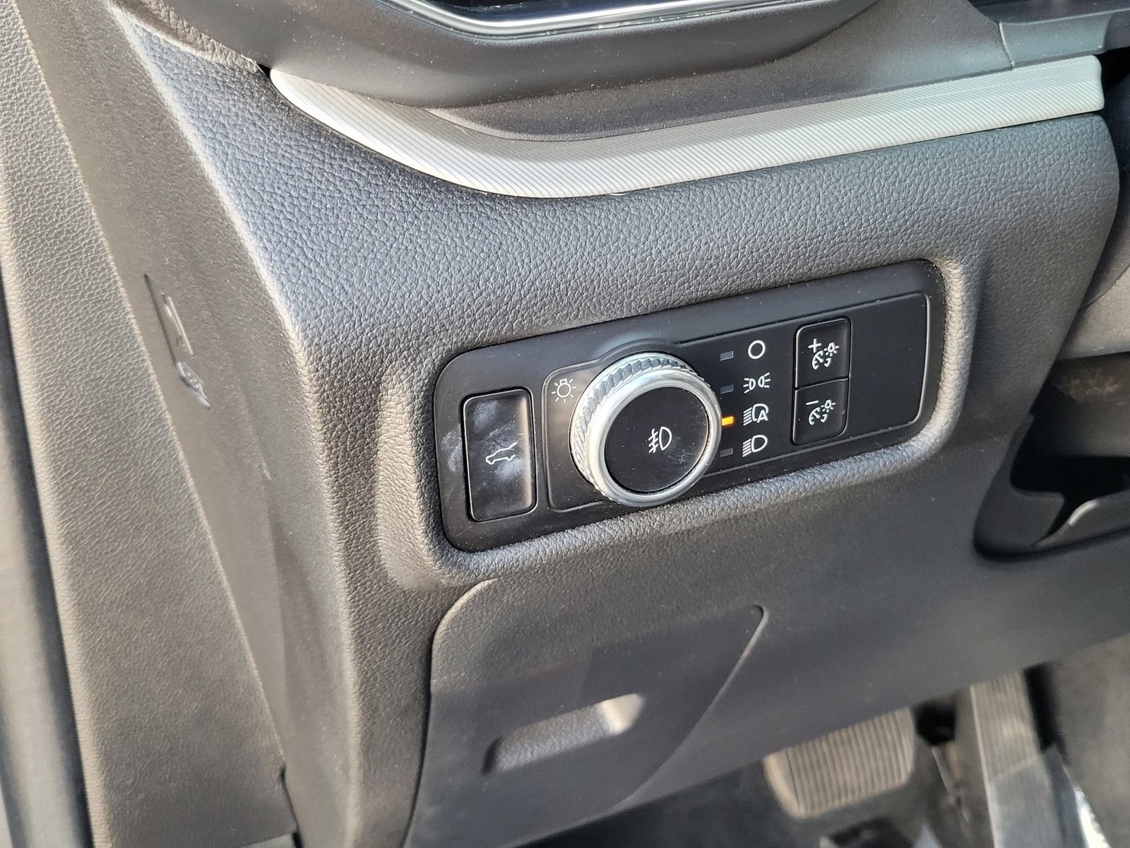 Certified 2023 Ford Explorer XLT w/ Equipment Group 202A RWD image 18