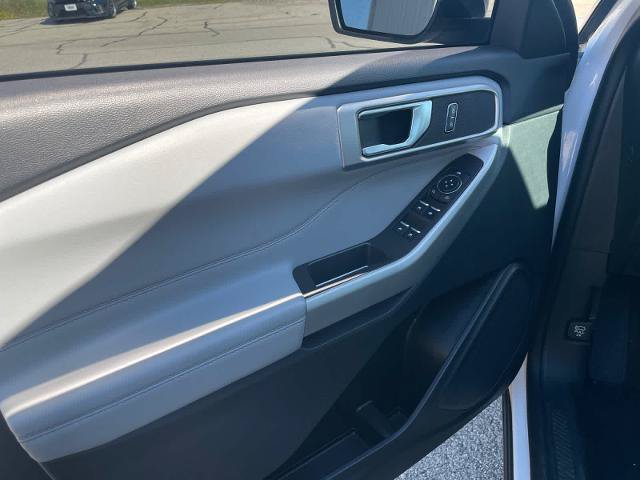 Certified 2024 Ford Explorer XLT w/ Equipment Group 202A AWD/4WD image 9