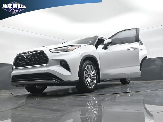 Used 2023 Toyota Highlander Platinum FWD image 25