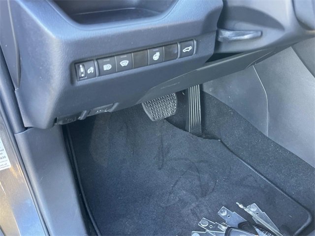 Used 2023 Toyota RAV4 XLE Premium image 31
