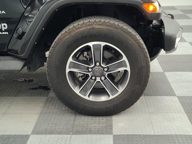 Used 2023 Jeep Wrangler Unlimited Sahara w/ Cold Weather Group AWD/4WD image 15