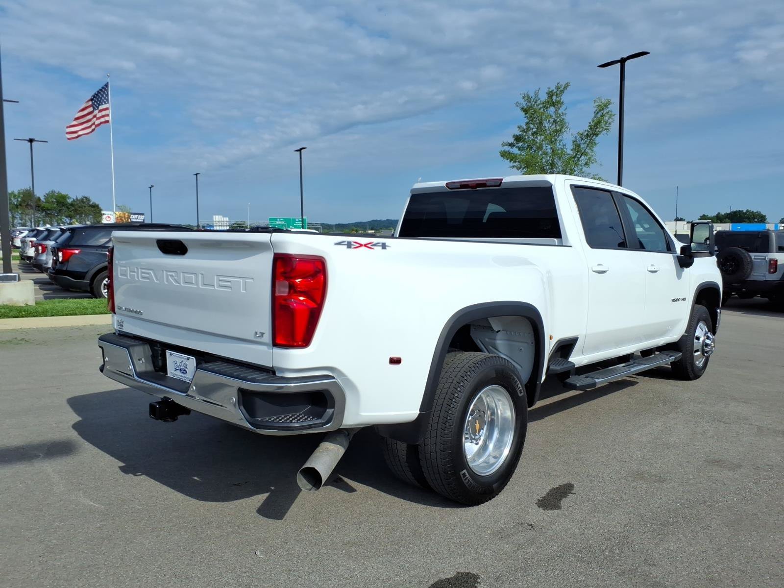 Used 2025 Chevrolet Silverado 3500 LT w/ Safety Package AWD/4WD image 3