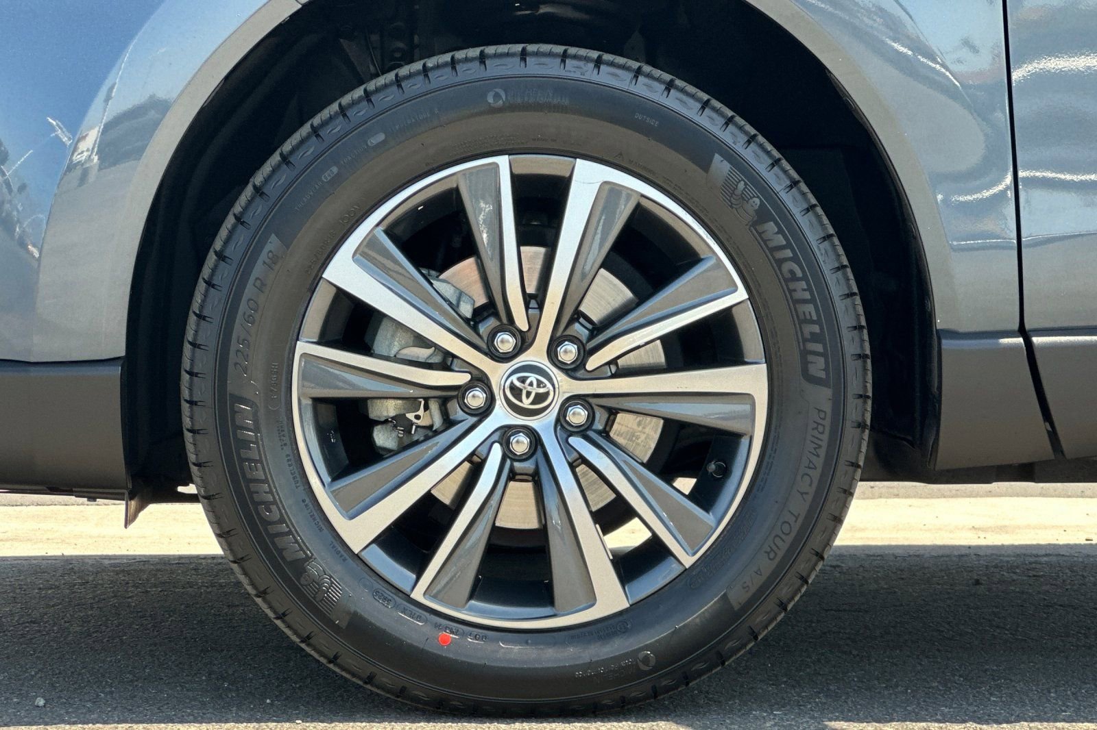 Used 2023 Toyota Venza LE AWD/4WD image 25