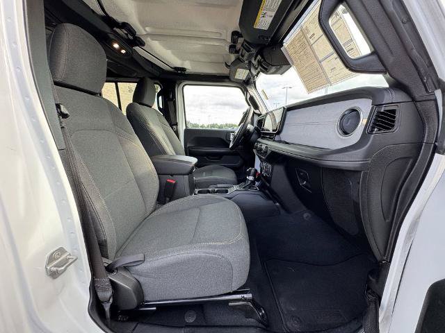Used 2024 Jeep Wrangler Unlimited Sahara AWD/4WD image 16