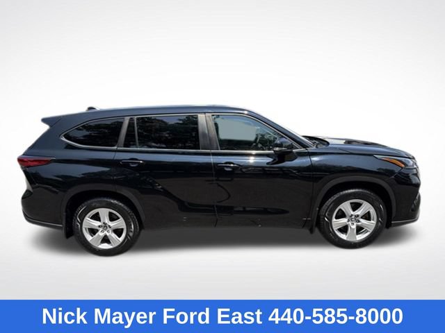 Used 2023 Toyota Highlander LE AWD/4WD image 9