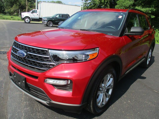 Certified 2021 Ford Explorer XLT w/ Equipment Group 202A AWD/4WD image 4