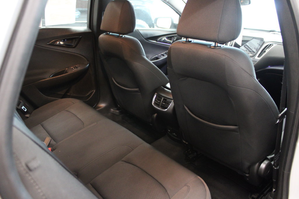 Used 2018 Chevrolet Malibu LT FWD image 39
