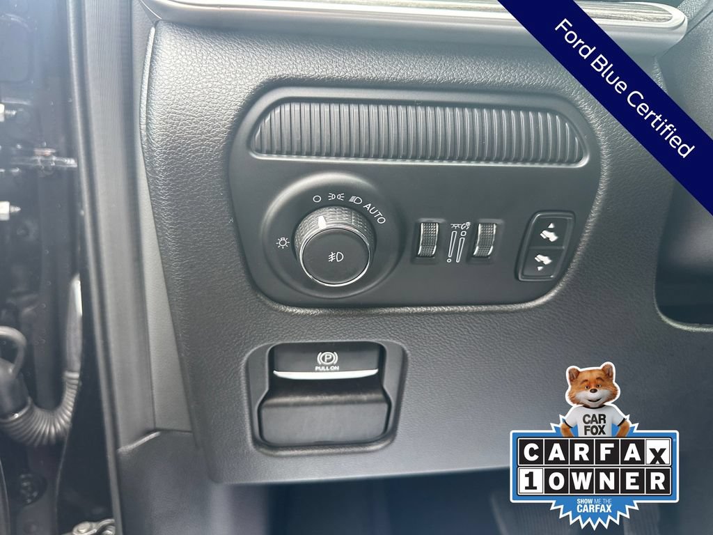 Used 2024 Jeep Wagoneer L Series II w/ Flexible Seating Group RWD image 39
