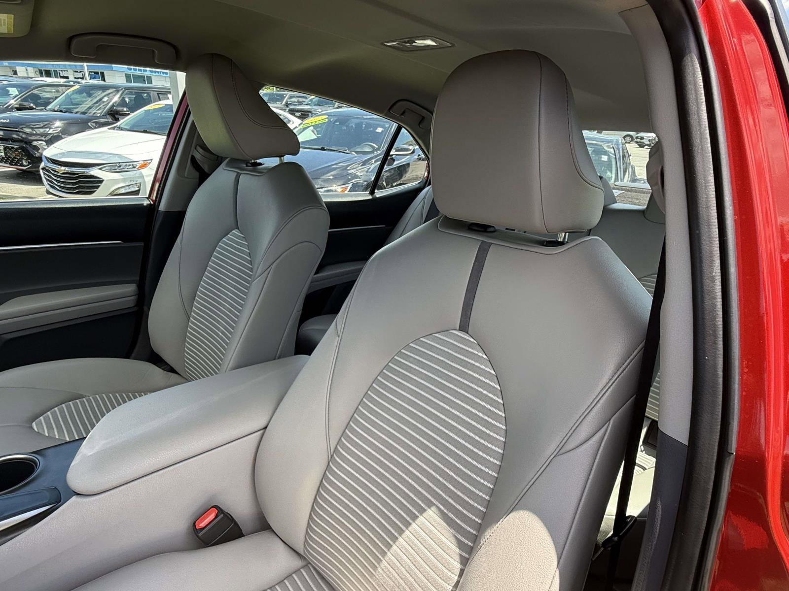 Used 2022 Toyota Camry SE FWD image 24