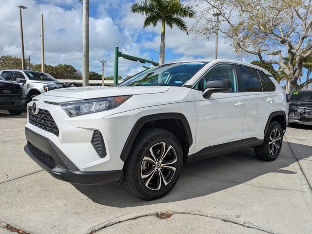 Used 2022 Toyota RAV4 LE image 3
