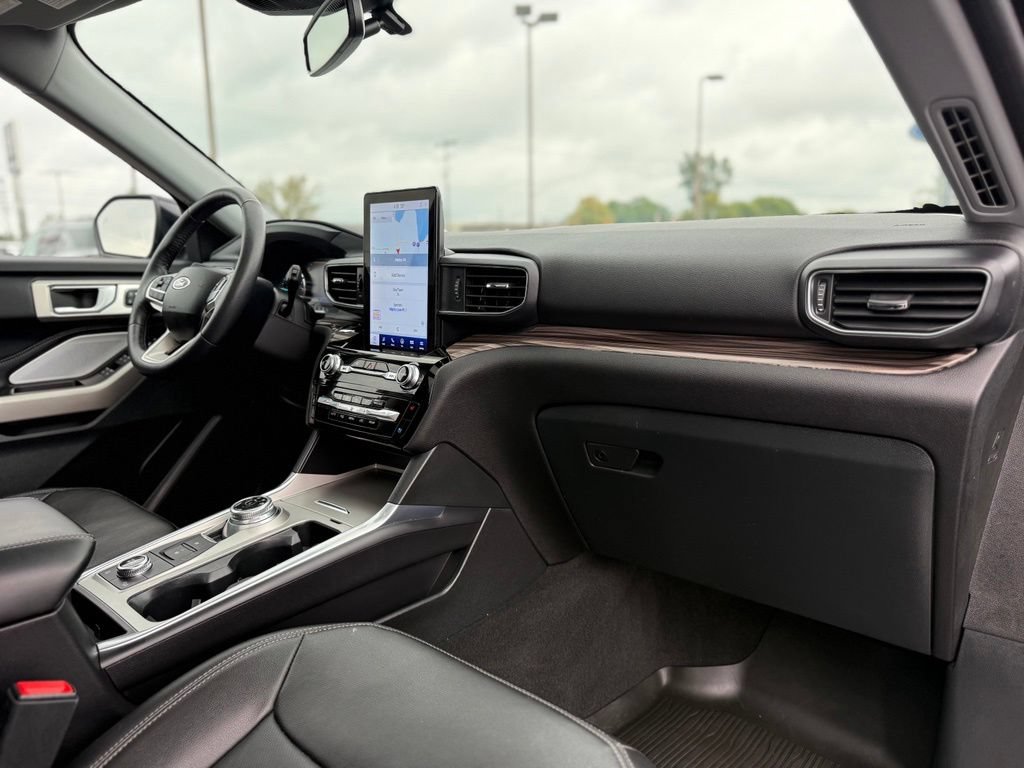 Certified 2024 Ford Explorer Limited w/ Limited Technology Package AWD/4WD image 17