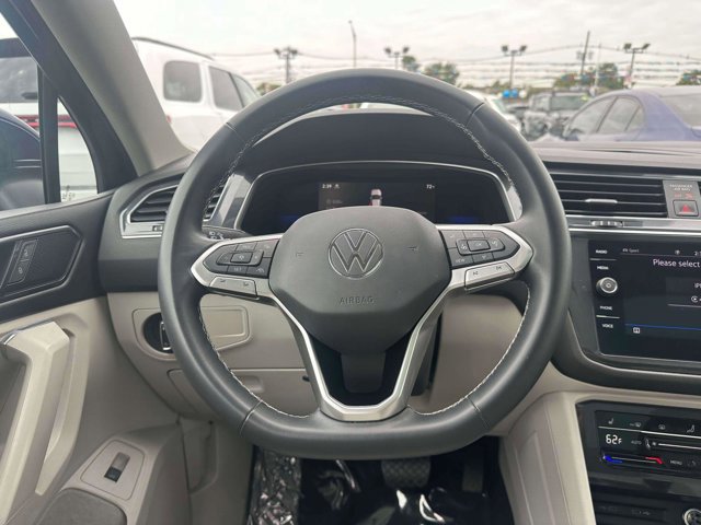 Used 2022 Volkswagen Tiguan SE w/ Panoramic Sunroof Package image 14