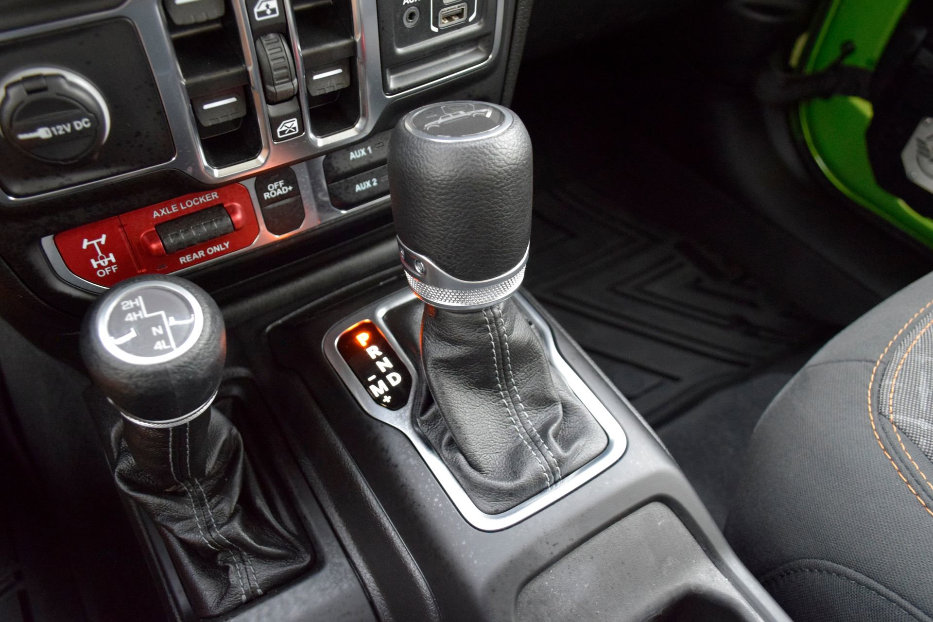 Used 2025 Jeep Gladiator Mojave w/ Convenience Group AWD/4WD image 14