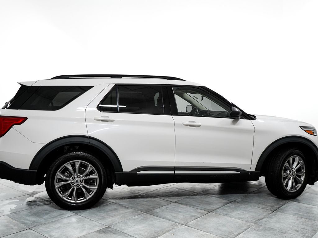 Certified 2023 Ford Explorer XLT w/ Equipment Group 202A AWD/4WD image 7