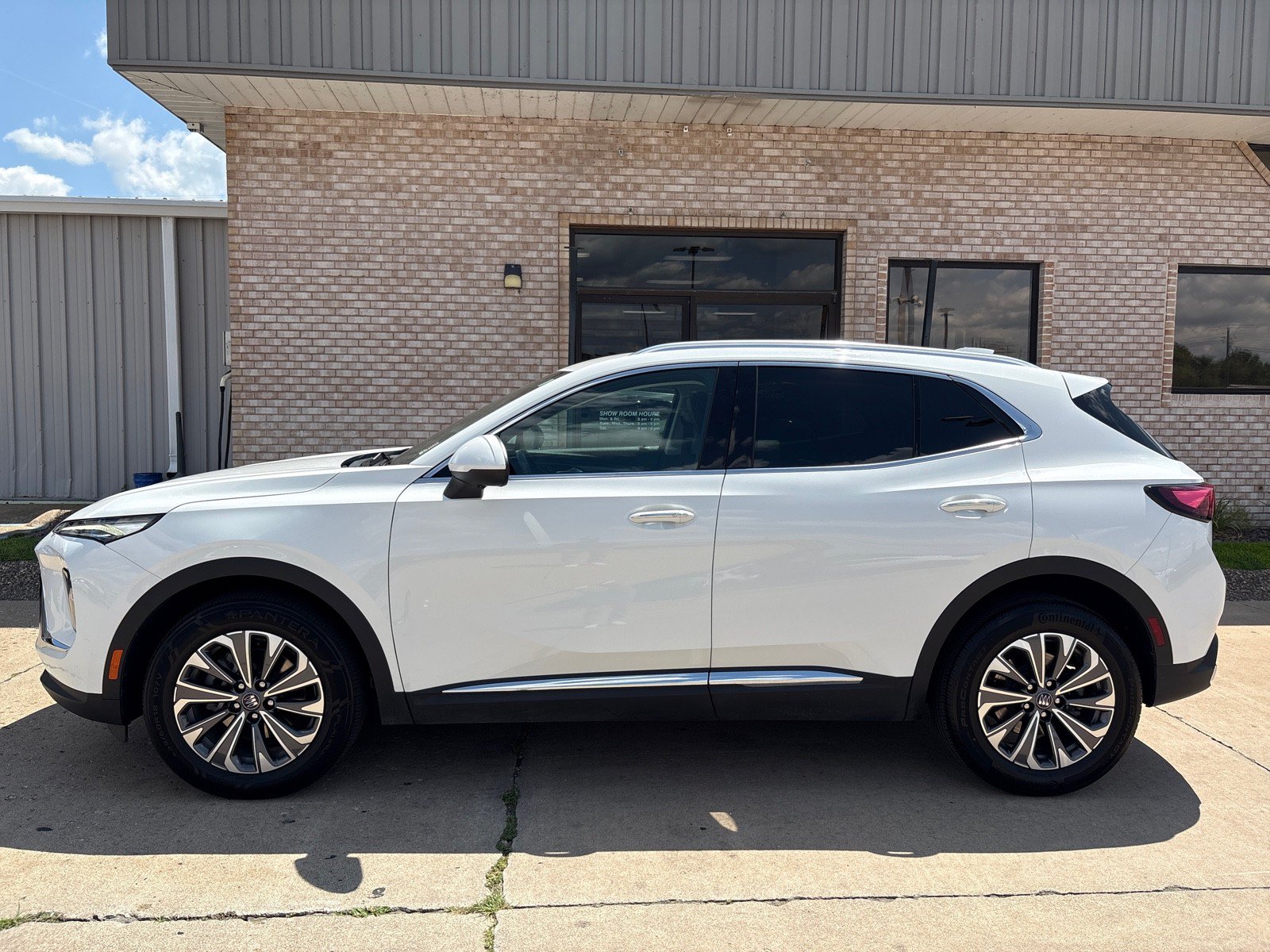 Used 2024 Buick Envision Preferred AWD/4WD image 2