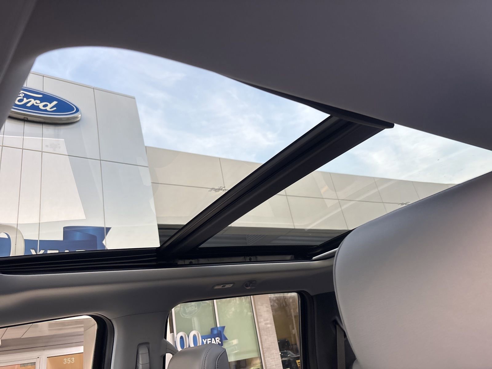 Certified 2022 Ford F150 Lariat w/ Equipment Group 502A High image 15