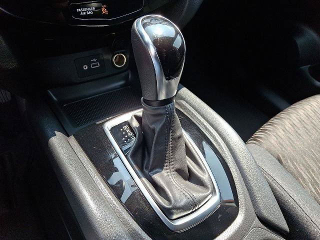 Used 2018 Nissan Rogue SV AWD/4WD image 14