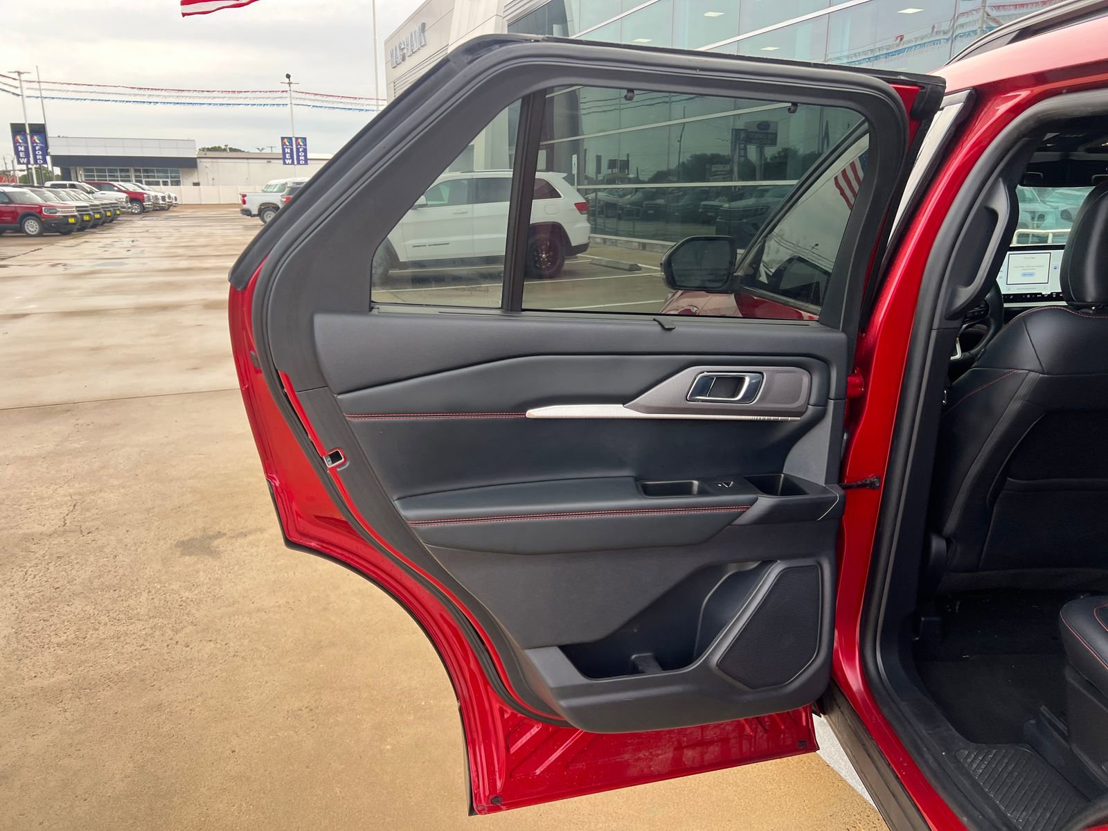 Certified 2025 Ford Explorer ST-Line w/ Premium Package RWD image 12