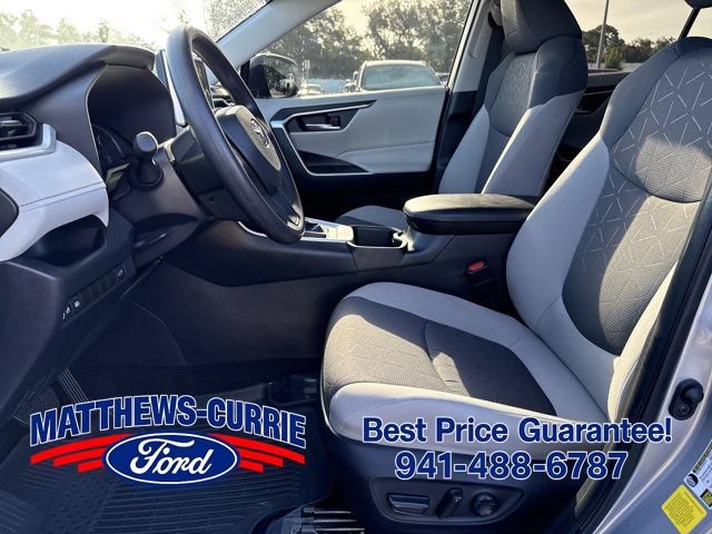 Used 2025 Toyota RAV4 XLE w/ Convenience Package FWD image 9