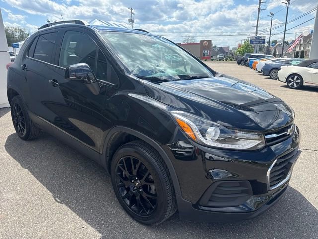 Used 2022 Chevrolet Trax LT w/ Midnight Edition AWD/4WD image 4