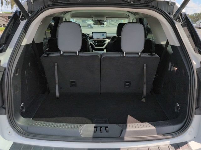 Certified 2026 Ford Explorer Active w/ Active Comfort Package RWD image 13
