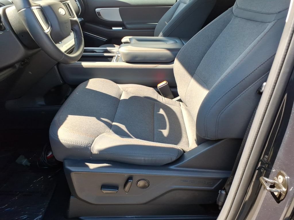 Certified 2025 Ford Expedition Active AWD/4WD image 14