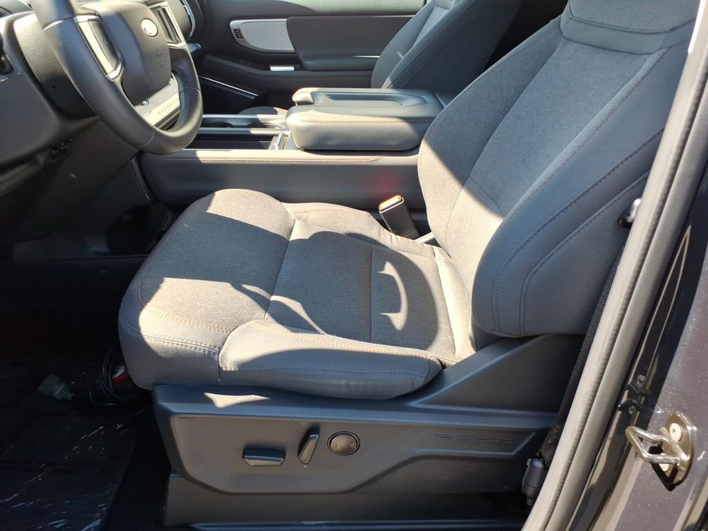 Certified 2025 Ford Expedition Active AWD/4WD image 14