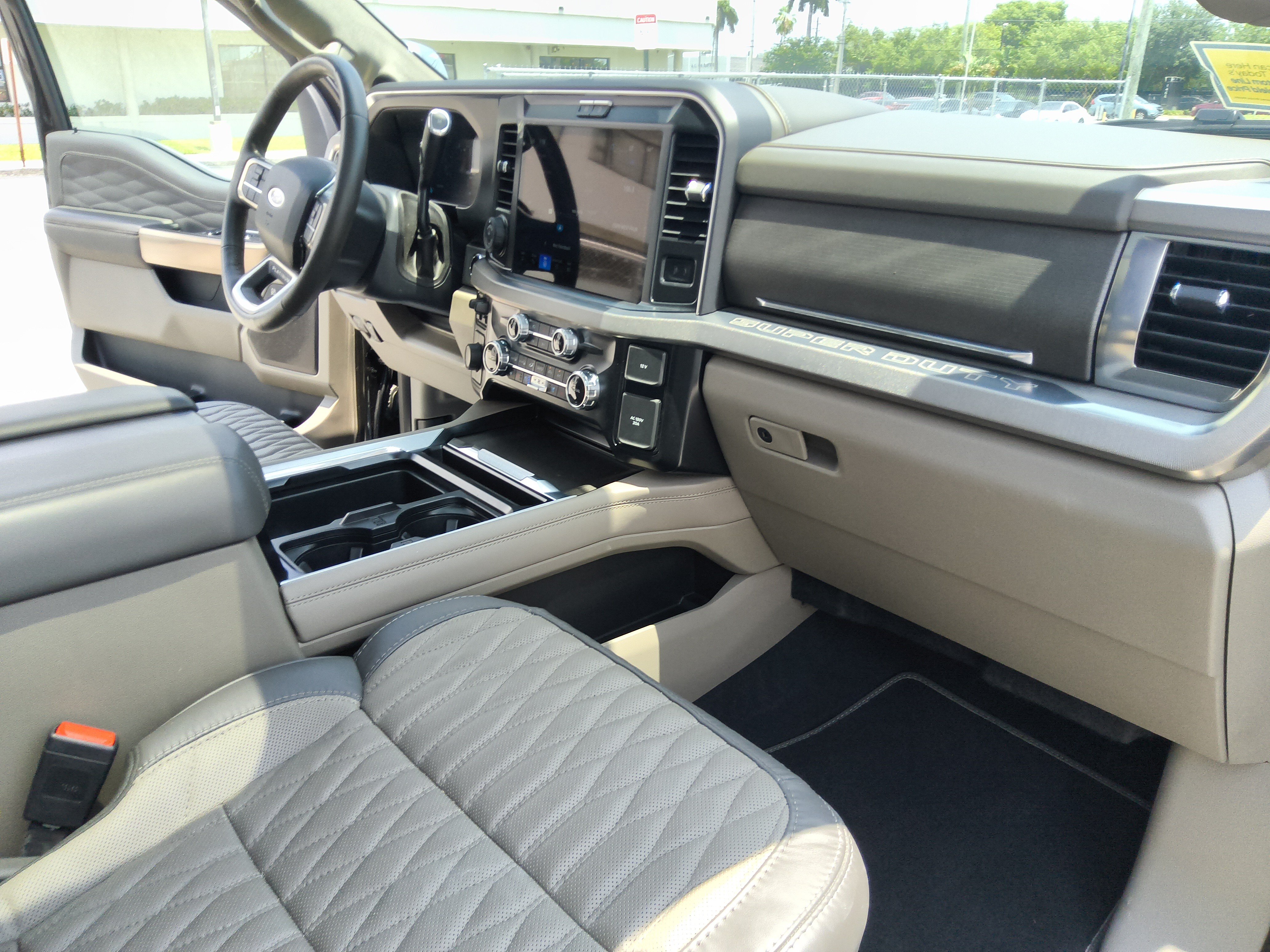 Certified 2025 Ford F450 Platinum w/ Platinum Plus Package AWD/4WD image 33