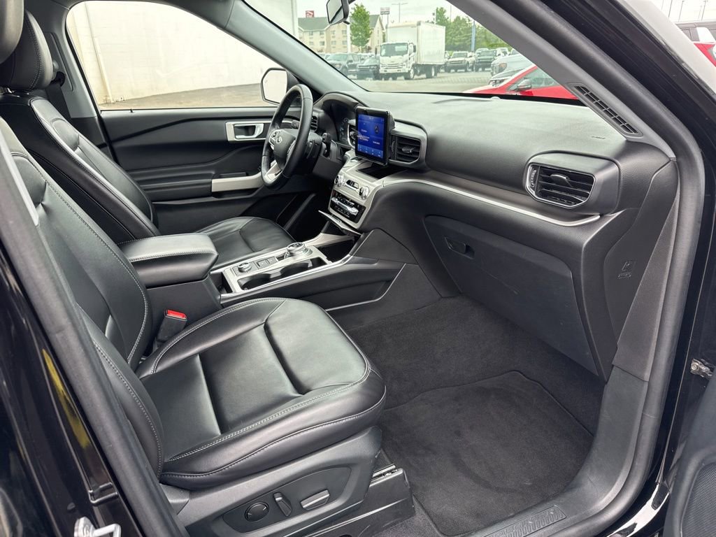 Certified 2021 Ford Explorer XLT w/ Equipment Group 202A AWD/4WD image 28